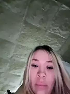 AmyWillss from StripChat is Freechat